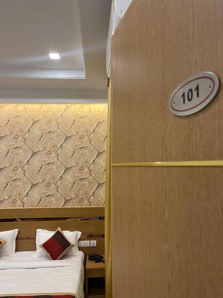 Hotel Royal Casa Lucknow Buitenkant foto